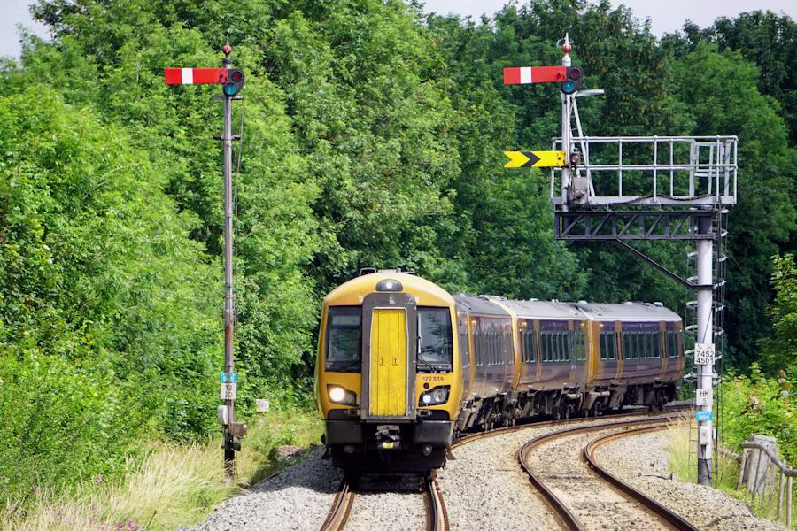 UK Railway Signals Explained — What Do the Colours Mean?